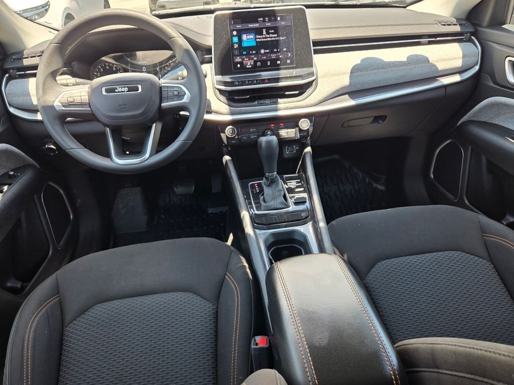 Used 2022 Silver Jeep Sport image 10