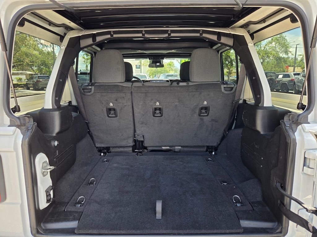 Used 2024 White Jeep Rubicon image 9