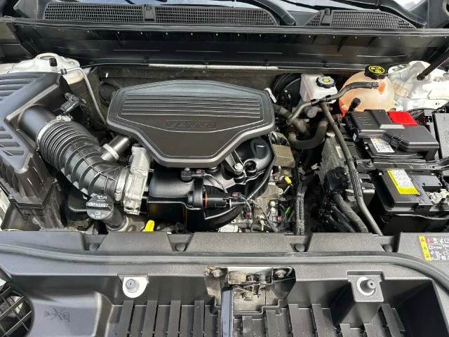 Used 2023 White GMC Denali image 10