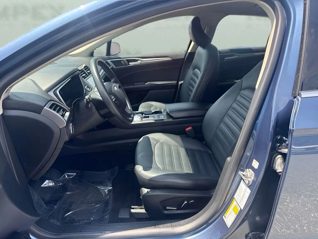 Used 2019 Blue Ford SE image 5