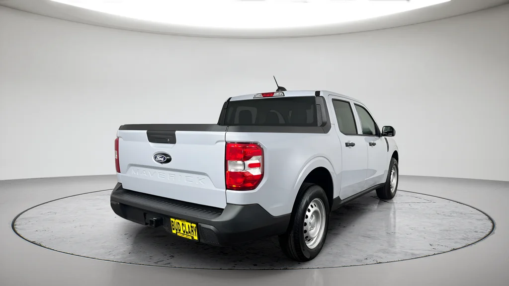 Used 2026 White Ford XL image 3