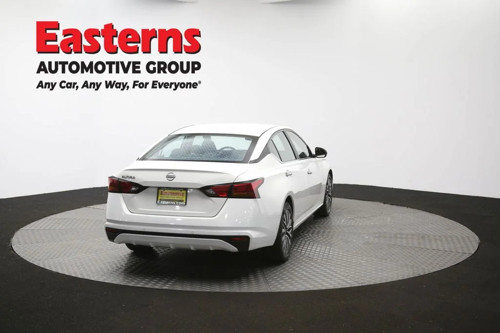 Used 2025 White Nissan 2.5 SV image 36
