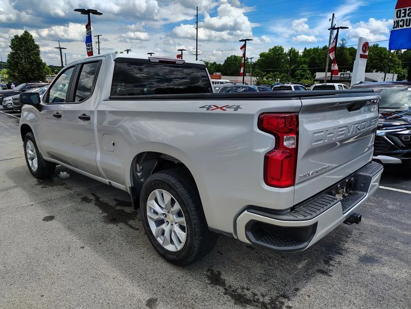 Used 2020 Silver Chevrolet Custom image 6