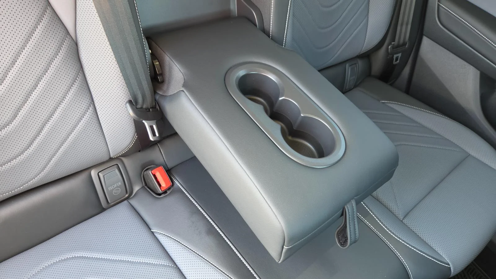 New 2026 Platinum Gray Metallic Volkswagen SE image 49
