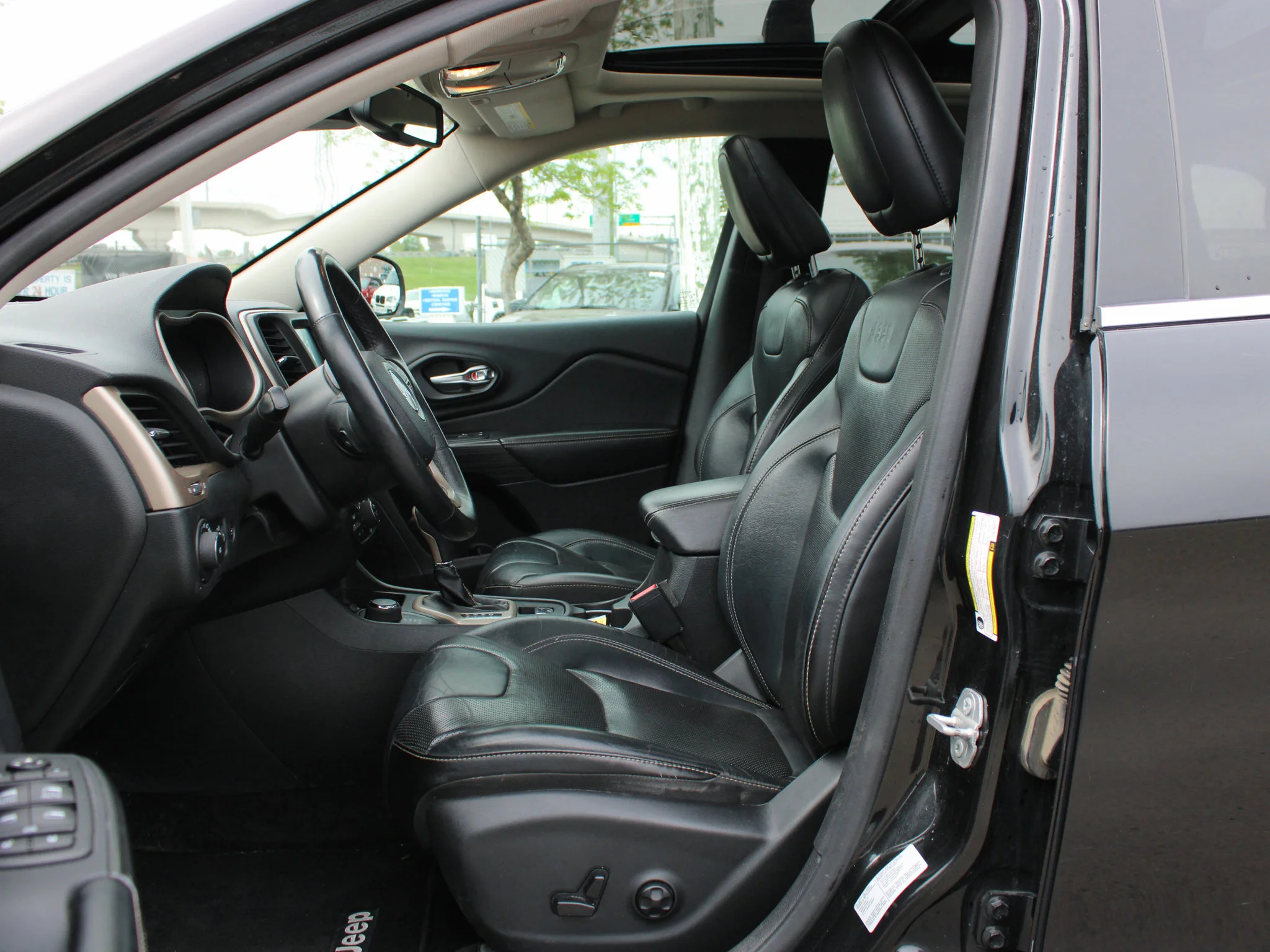 Used 2015 Black Jeep Limited * Mechanic Special | Heated/Vented Seats | Nav | Panoramic Sunroof | Roof Rails image 3