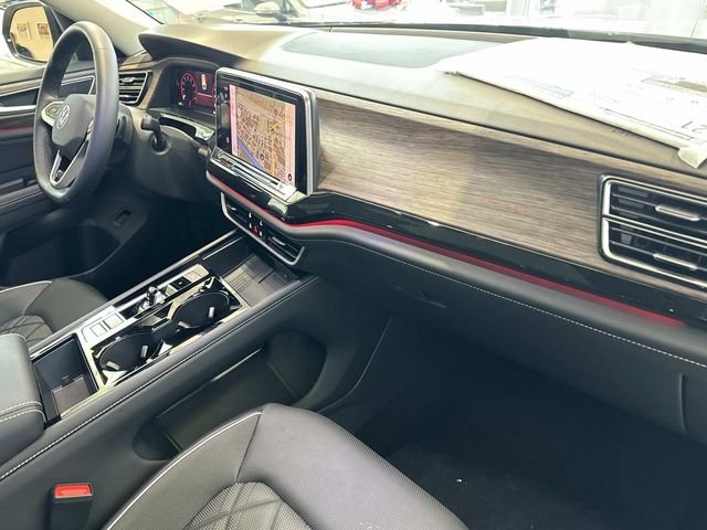 2025 Volkswagen Atlas SEL Premium R-Line - Photo 30