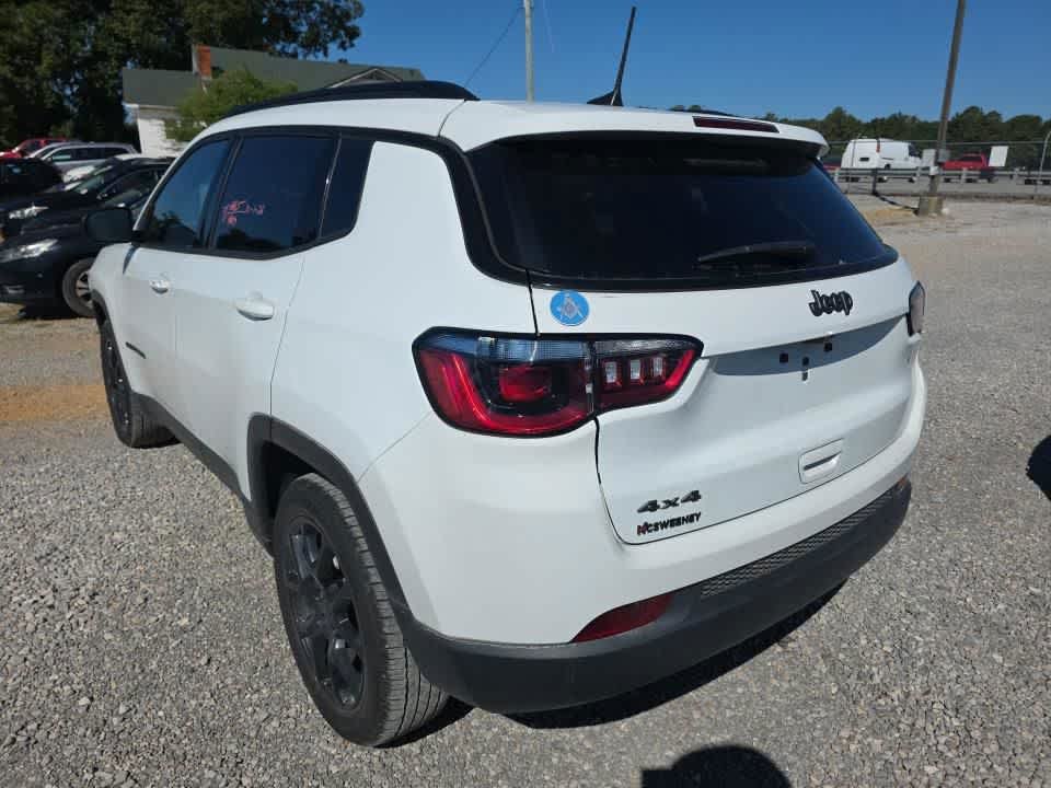 Used 2025 Bright White Clearcoat Jeep Latitude image 4
