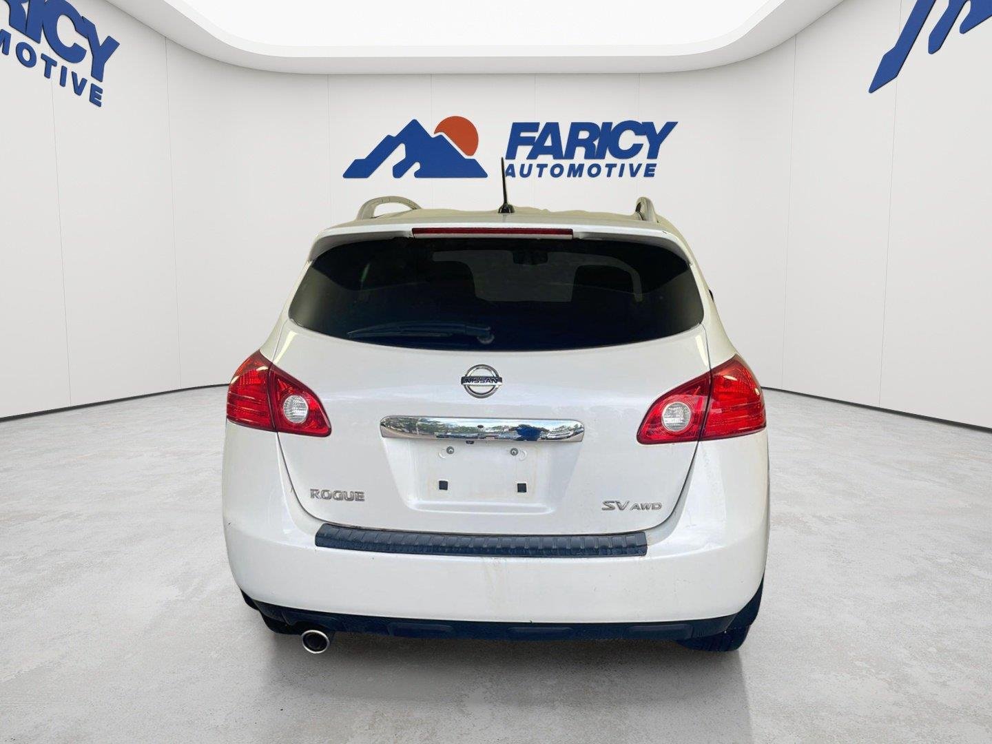 Used 2013 Pearl White Nissan SV image 6