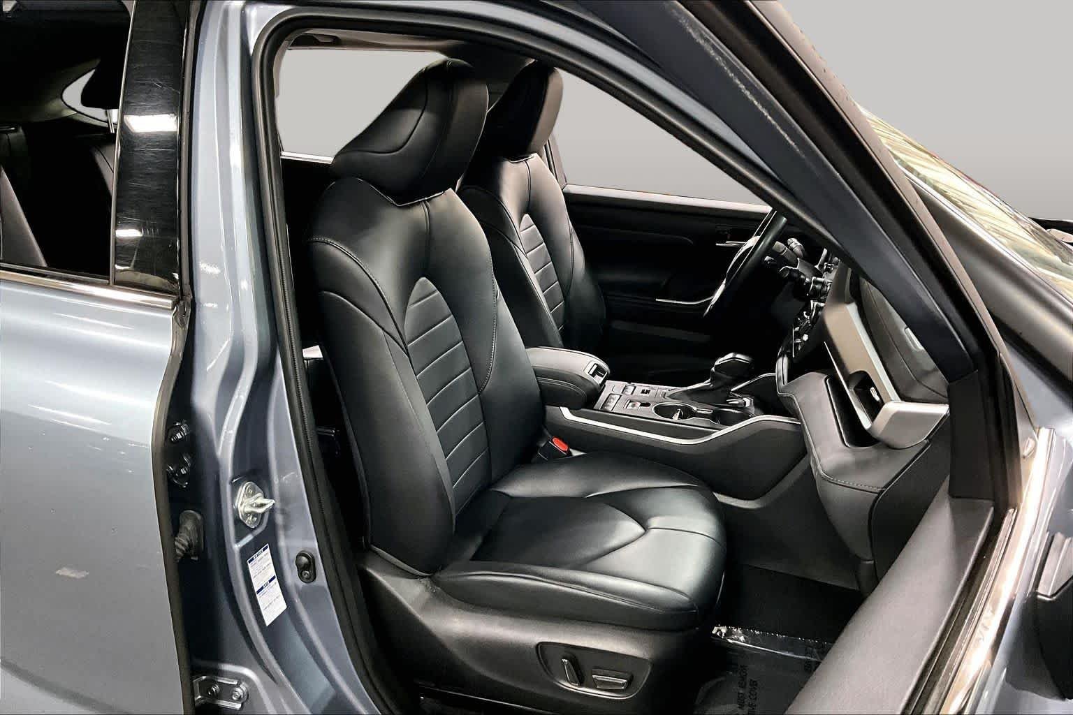 Used 2022 Moon Dust Toyota XLE image 9