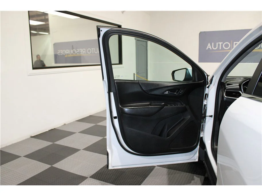 Used 2022 Summit White Chevrolet LT image 11