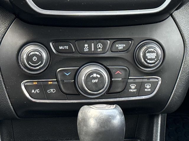 Used 2019 Black Jeep Latitude Plus image 19