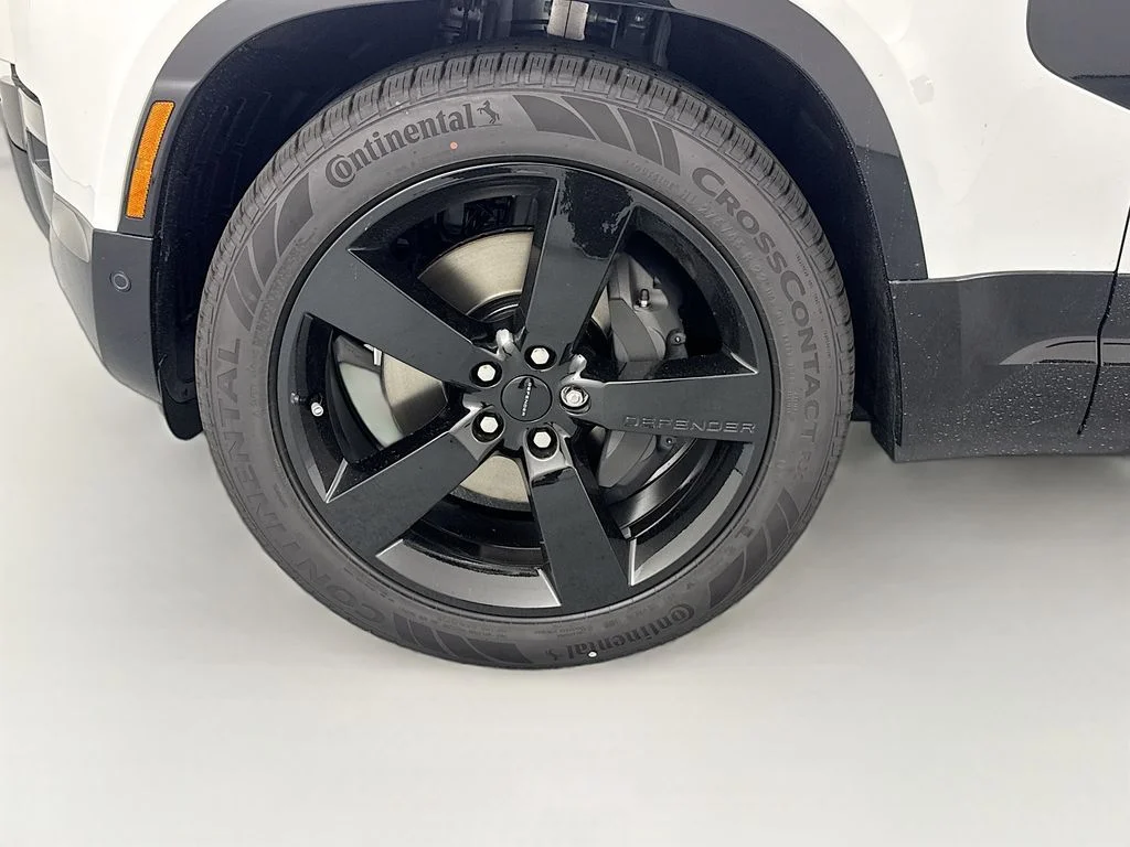 New 2026 Fuji White Land Rover X-Dynamic SE image 31