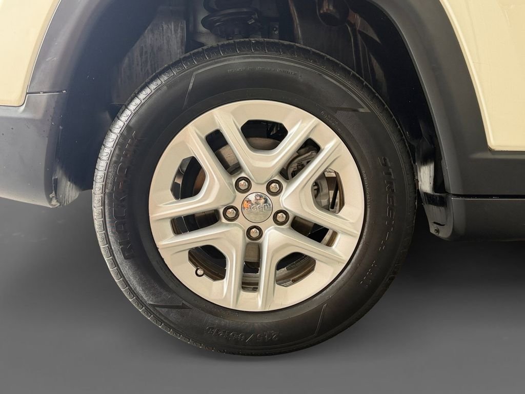Used 2018 White Jeep Sport image 10