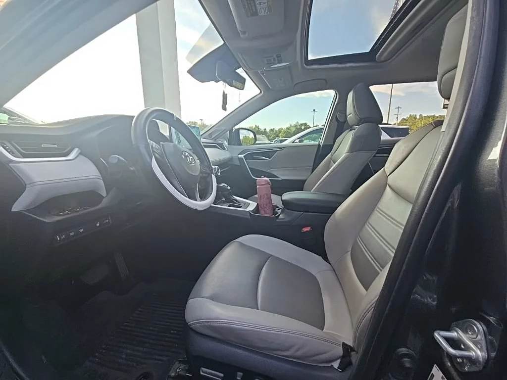 Used 2021 Magnetic Gray Met Toyota XLE Premium image 6