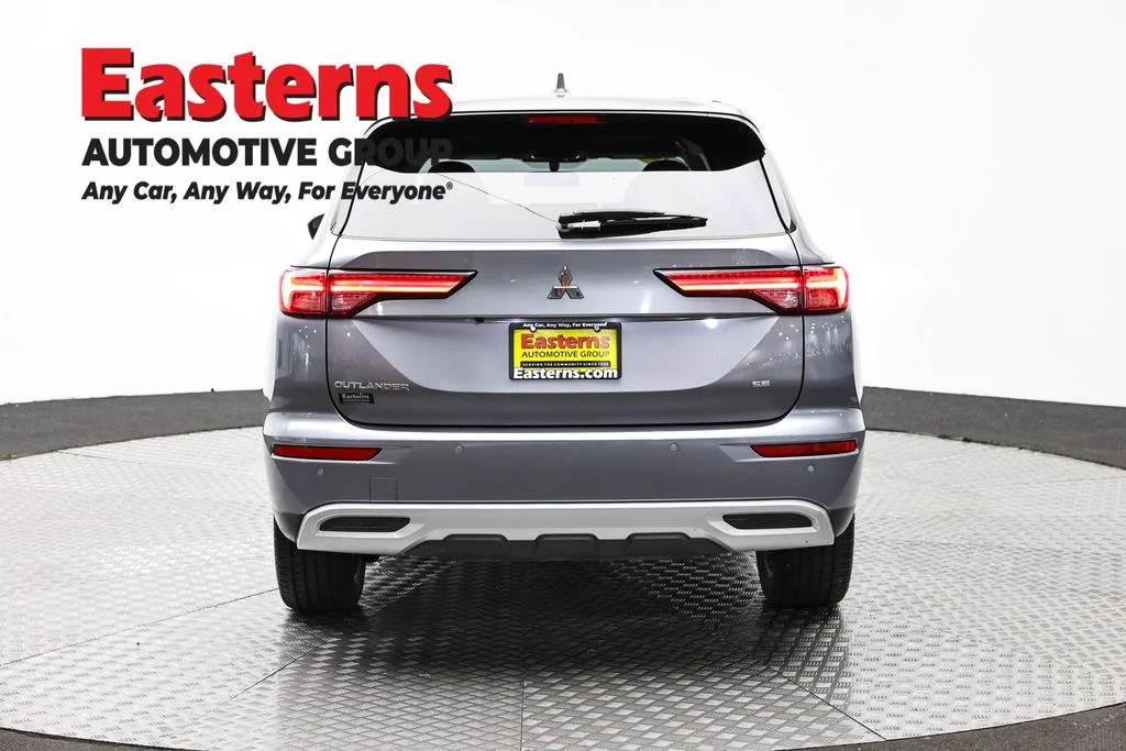 Used 2024 Gray Mitsubishi SE image 6