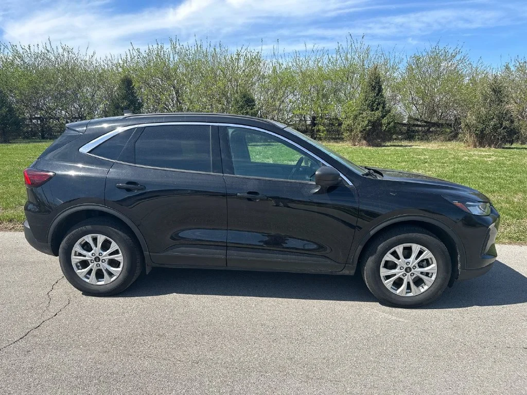 Used 2023 Black Ford Active image 13