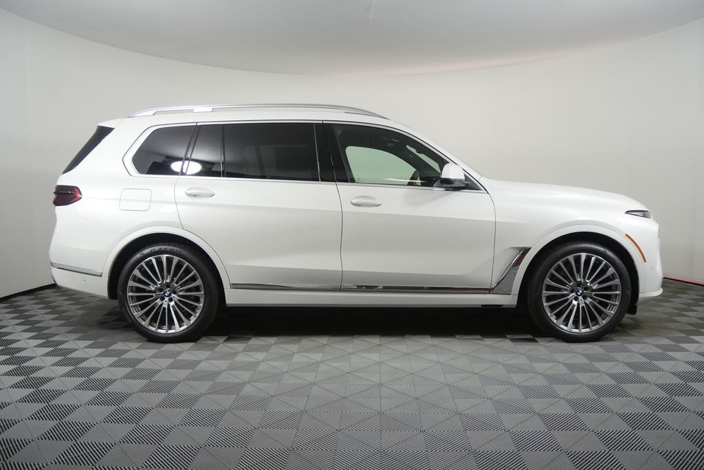 Certified Used 2027 Mineral White Metallic BMW xDrive40i image 2