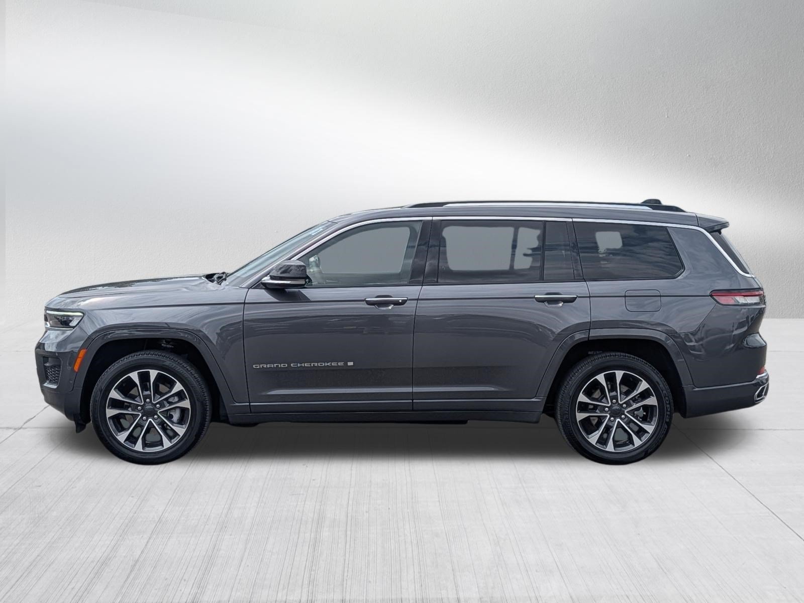 Used 2023 Baltic Gray Metallic Clearcoat Jeep Overland image 4