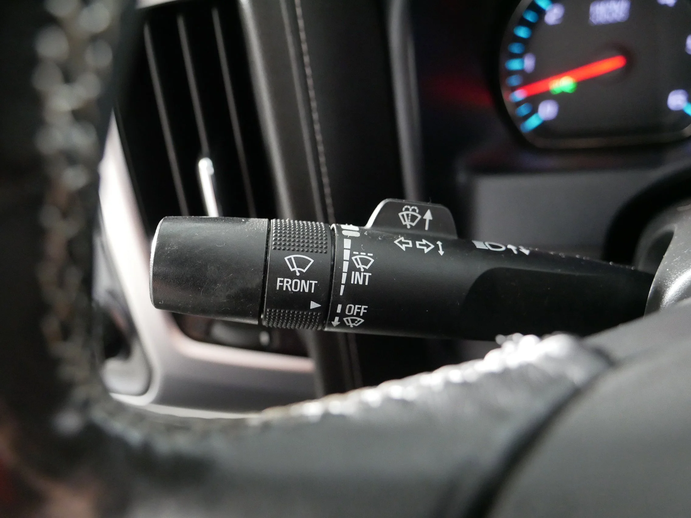 Used 2019 Summit White GMC SLE image 31