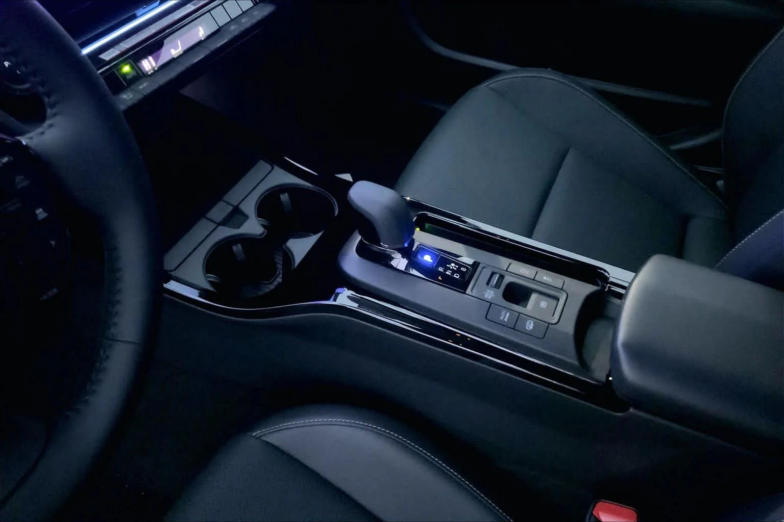 2026 Toyota Prius Plug-in Hybrid Nightshade - Photo 7