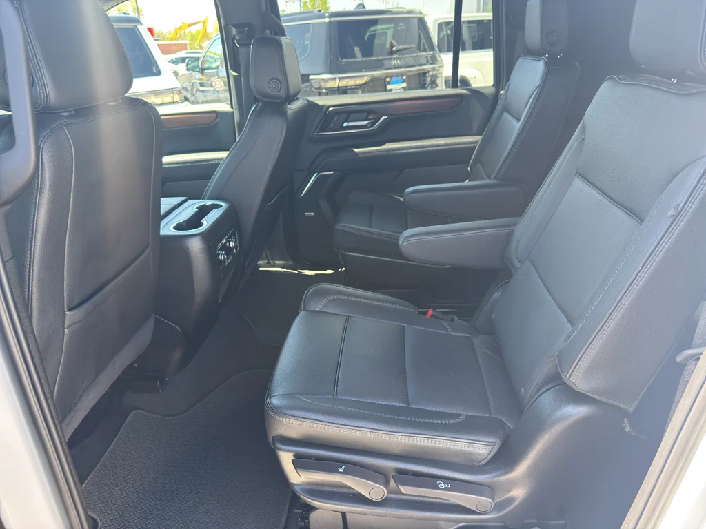 Used 2025 White GMC Denali image 19