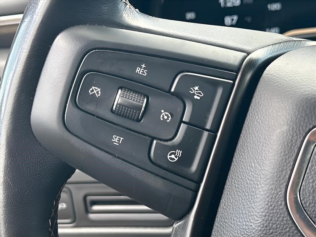 Used 2022 White Frost Tricoat GMC AT4 image 24