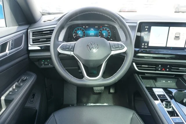 New 2025 R3R3 Mountain Lake Blue Volkswagen 2.0T SE w/Technology image 28