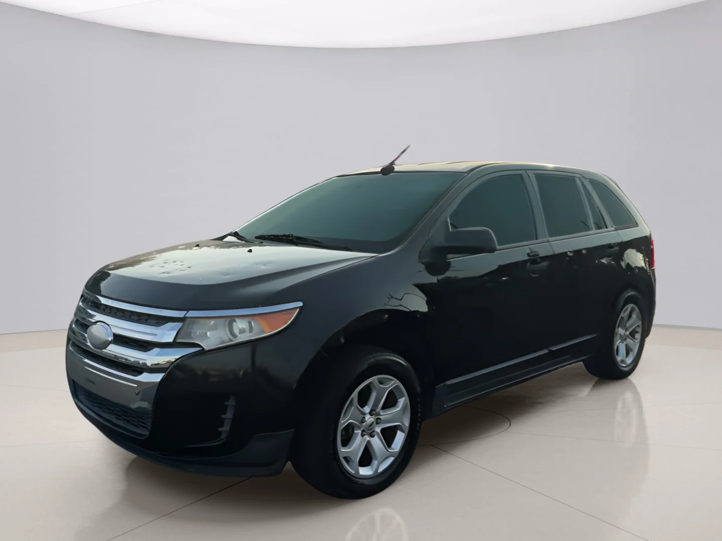 Used 2013 Black Ford SE image 1