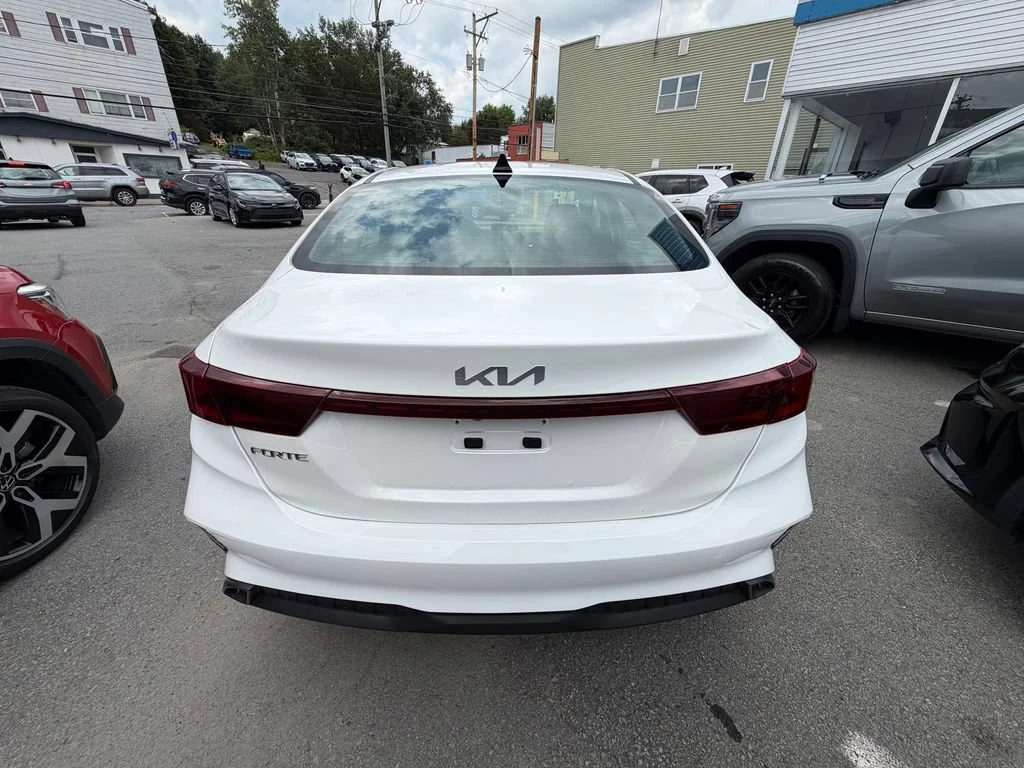 Used 2023 White Kia LXS image 4