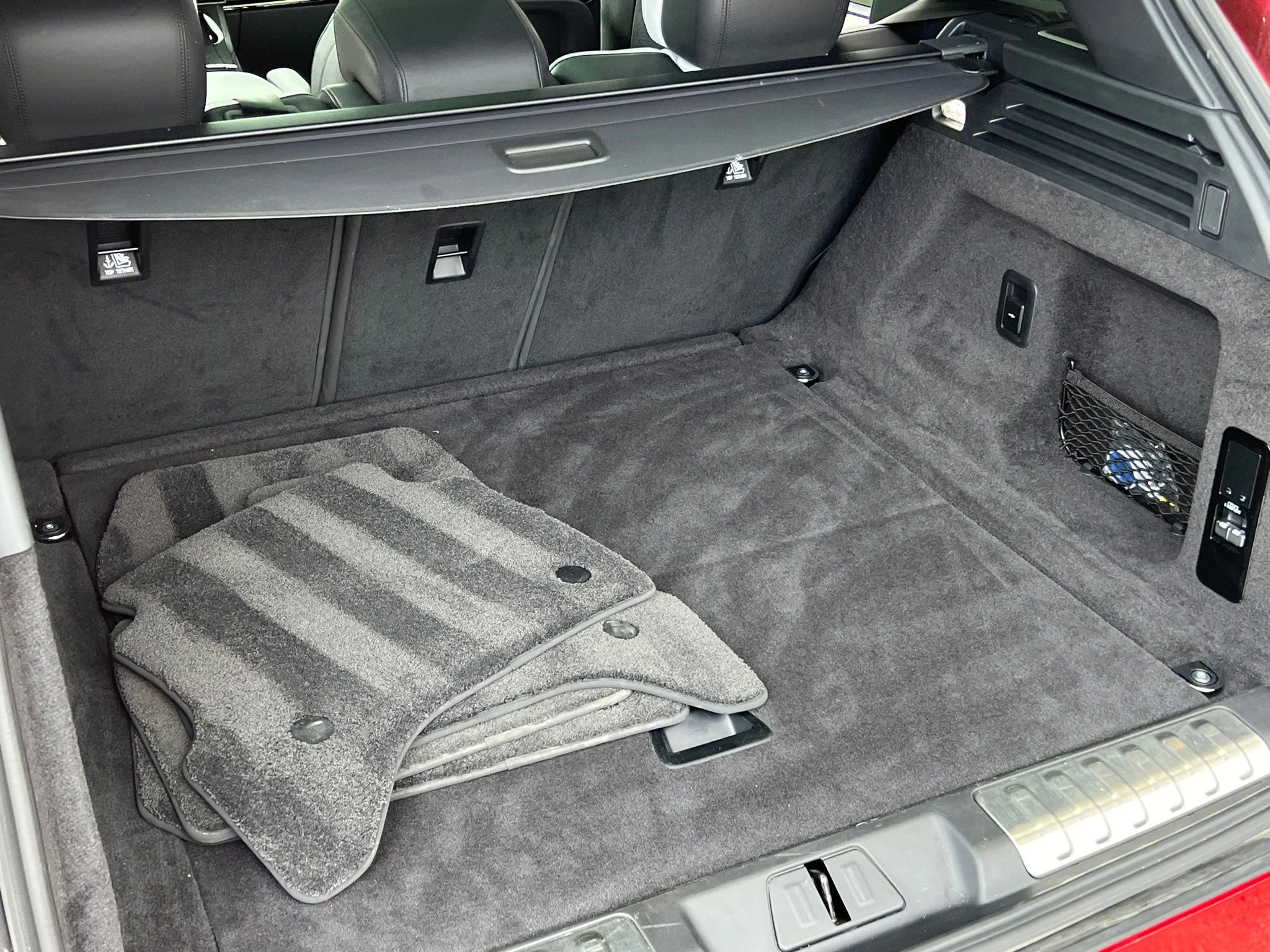 Used 2025 Red Land Rover Autobiography image 31