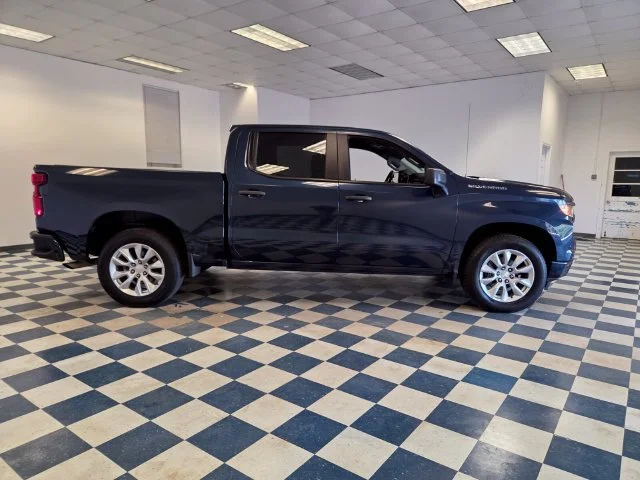 Used 2022 NORTHSKY BLUE METALLIC Chevrolet Custom image 9