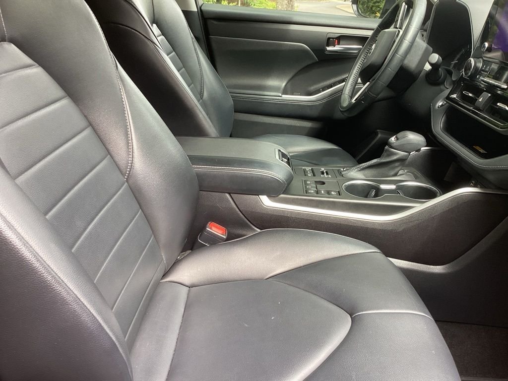 Used 2023 Black Toyota XLE image 4