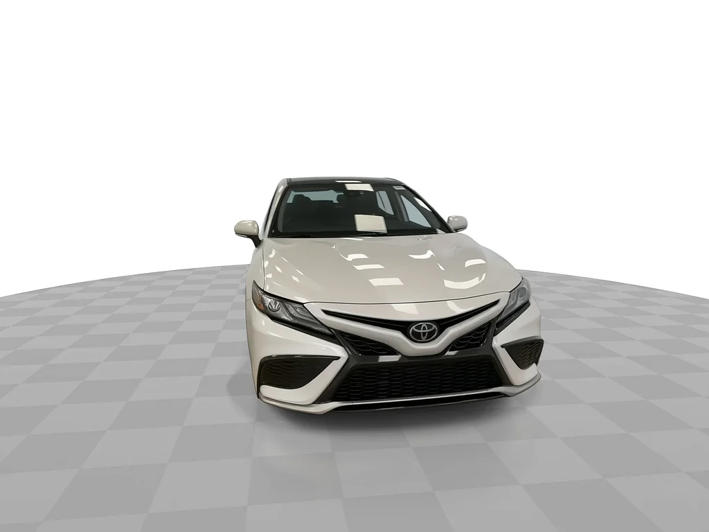 Used 2022  Toyota XSE image 4