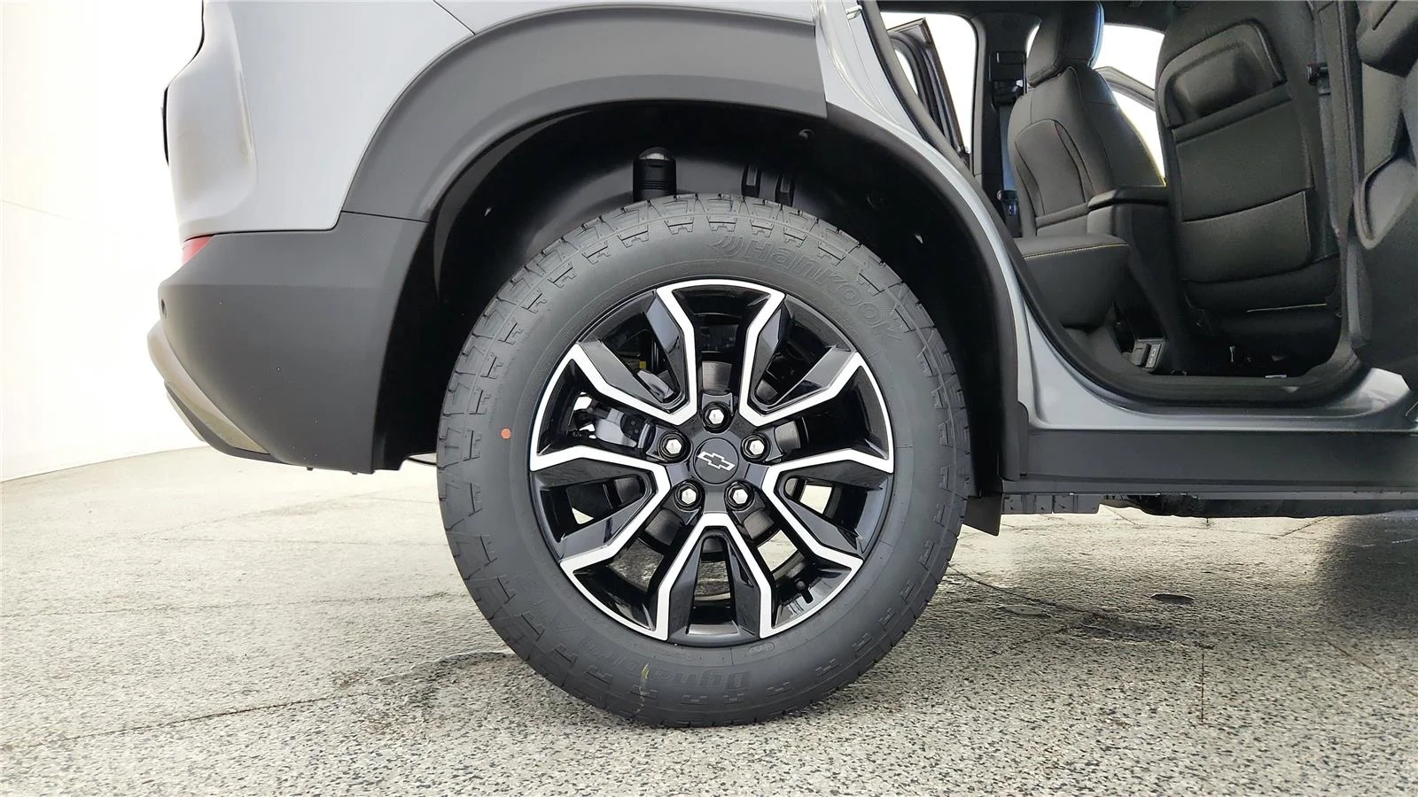 New 2026 Sterling Gray Metallic Chevrolet ACTIV image 32