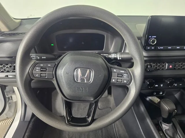 Used 2025 White Honda LX image 17