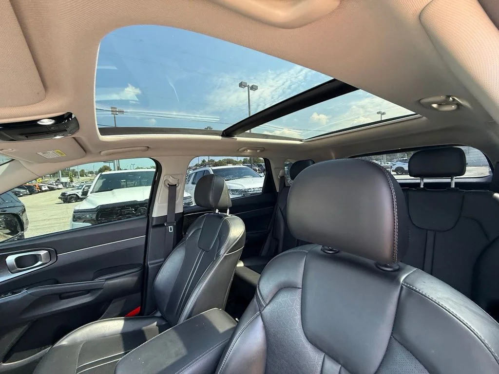Used 2021 Black Kia S image 13