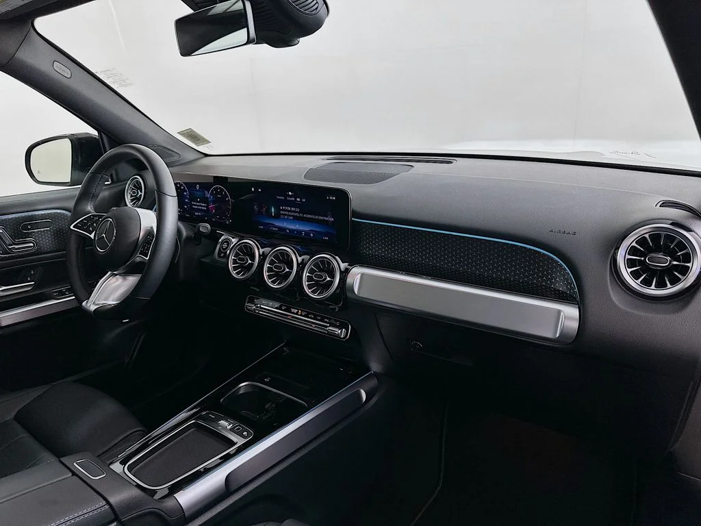 Used 2026 Black Mercedes-Benz GLB 250 image 28