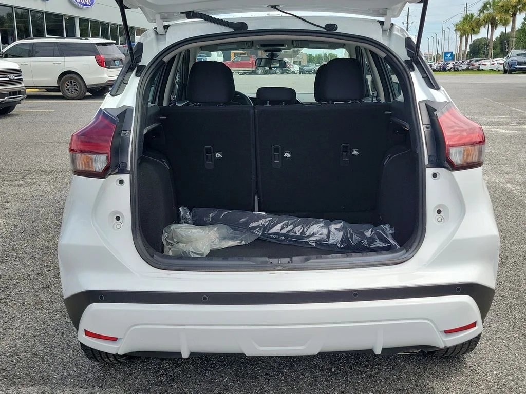 Used 2024 White Nissan S image 16
