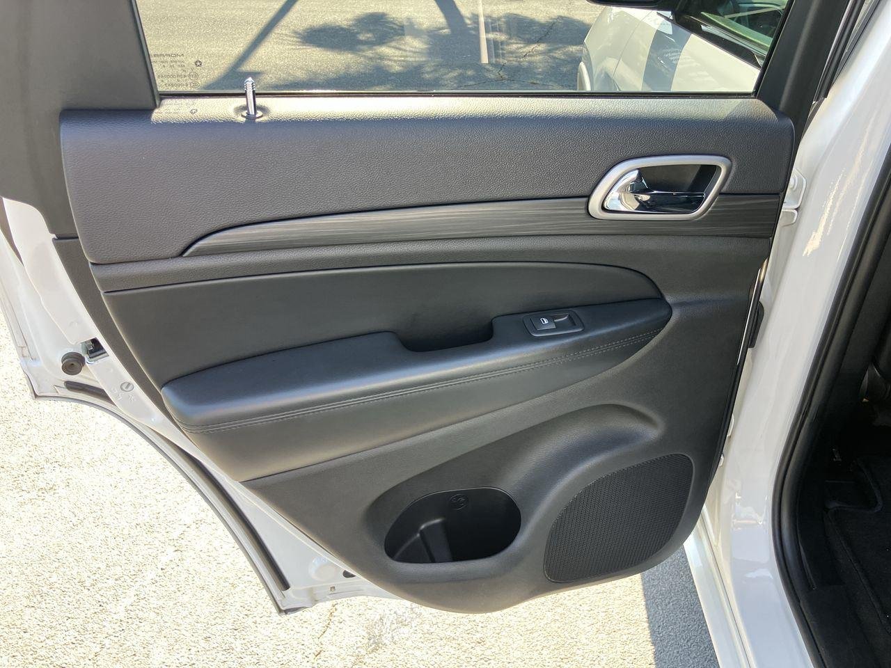 Used 2019 White (Bright White Clearcoat) Jeep Altitude image 22