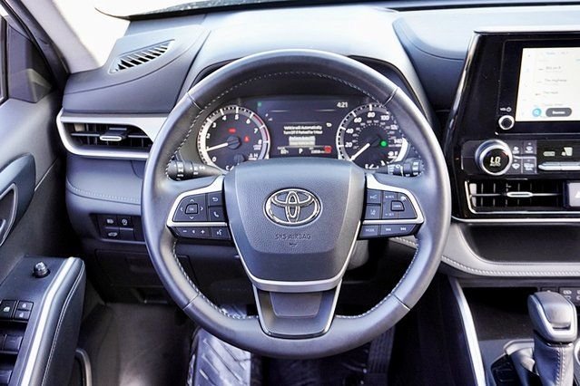 Used 2025 Silver Toyota LE image 18