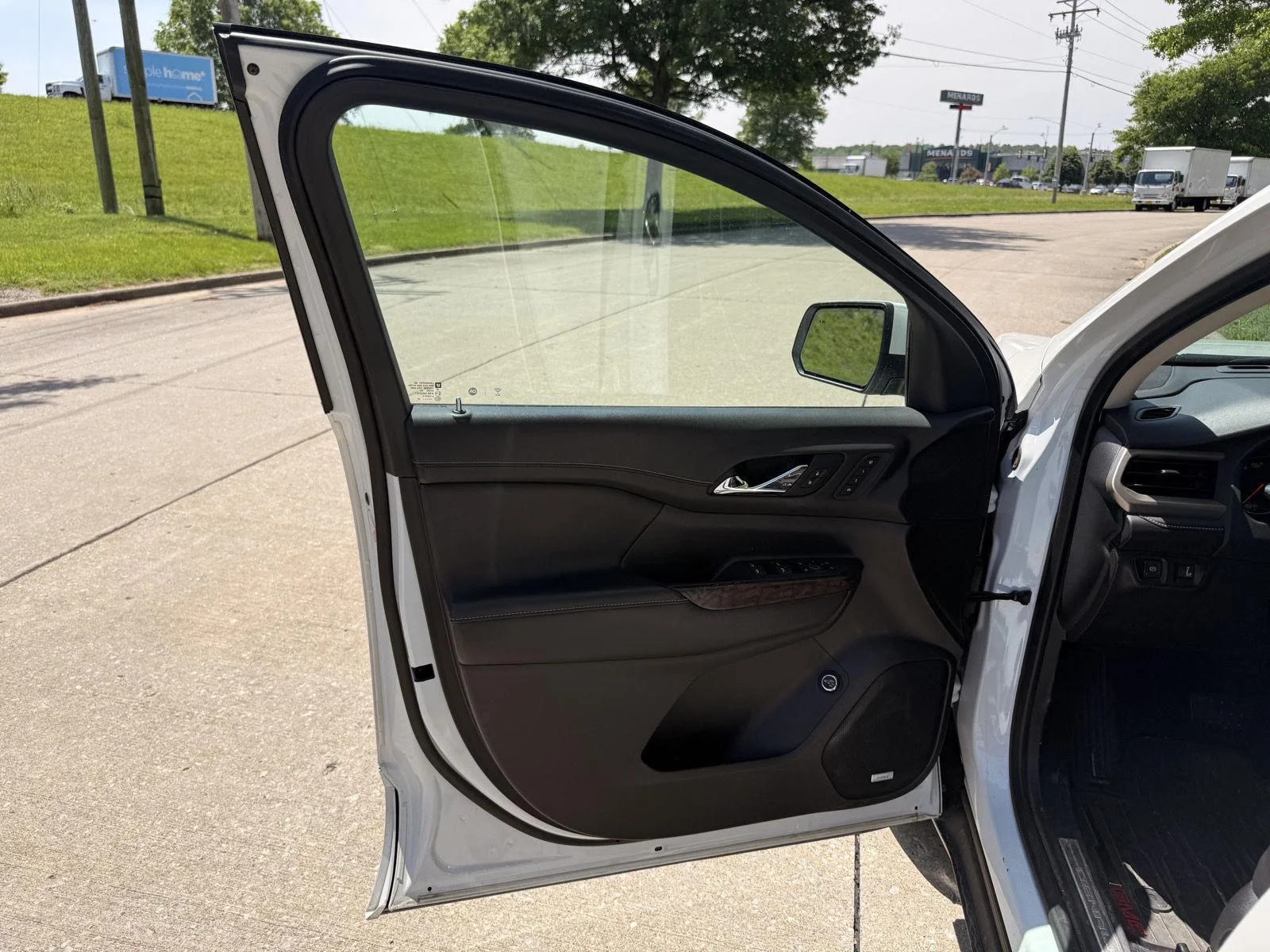 Used 2020 White Frost Tricoat GMC Denali image 12