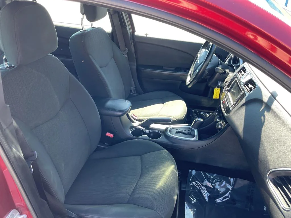 2011 Chrysler 200 Touring - Photo 18