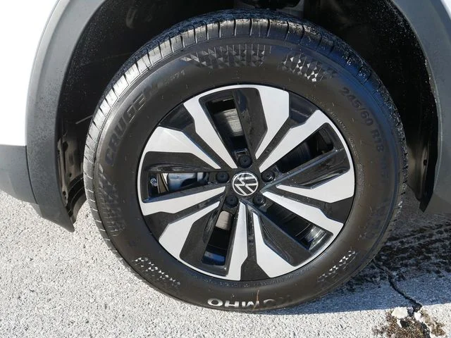 New 2026 White/off-white Volkswagen SE image 5