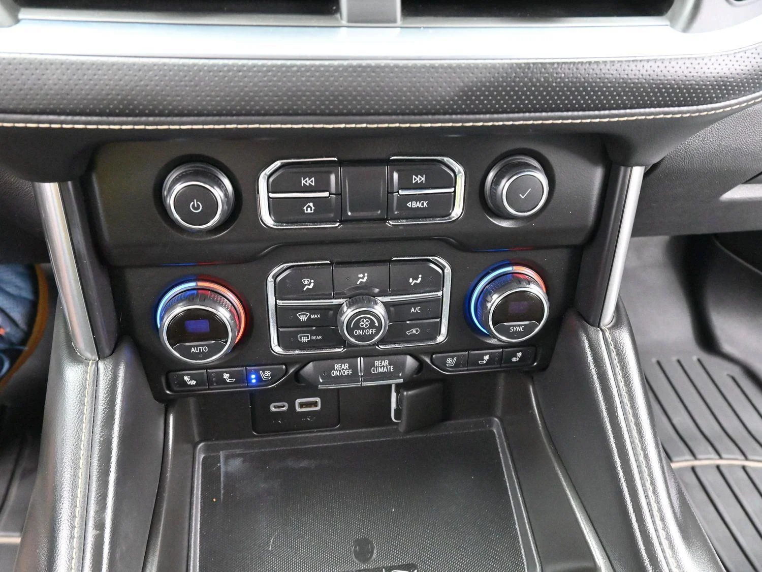 Used 2021 Black Chevrolet Premier image 27