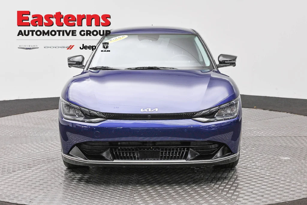 Used 2024 Blue Kia Wind image 4