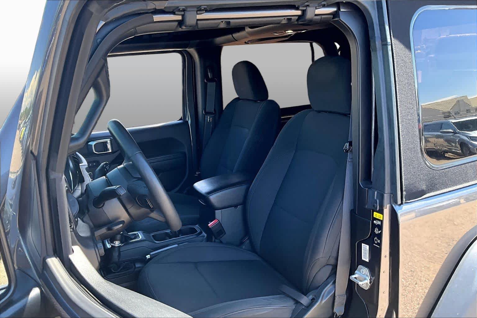 Used 2023 Granite Crystal Metallic Clearcoat Jeep Willys image 6
