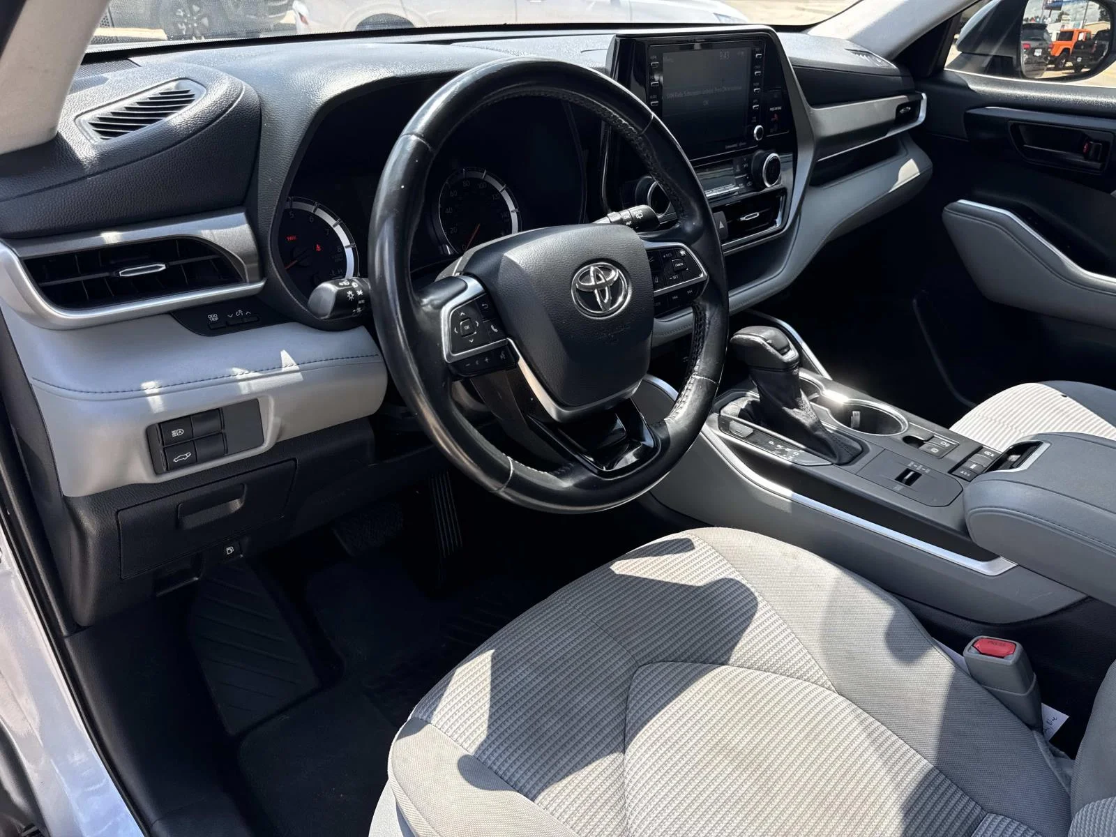 Used 2021 Moon Dust Toyota L image 17