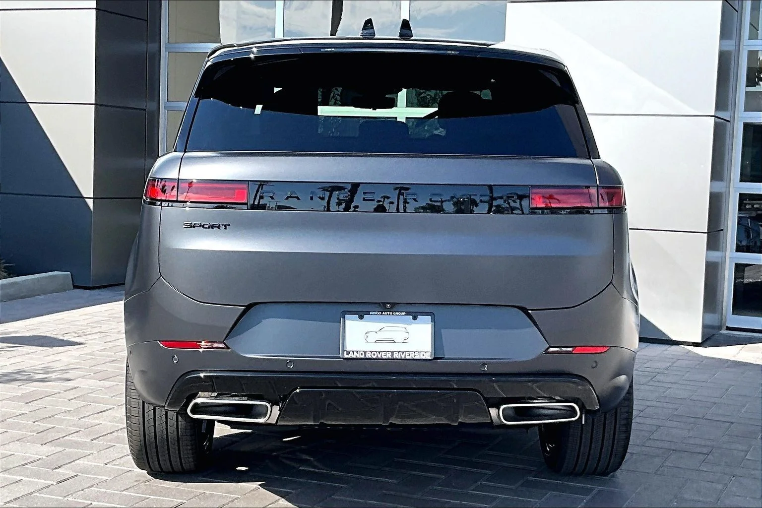 New 2026 Carpathian Grey Land Rover Dynamic SE image 4