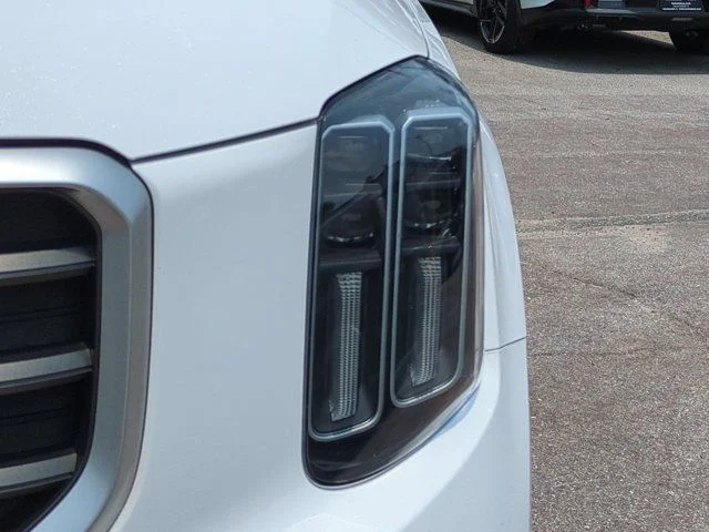 Certified Used 2025 White Kia S image 10