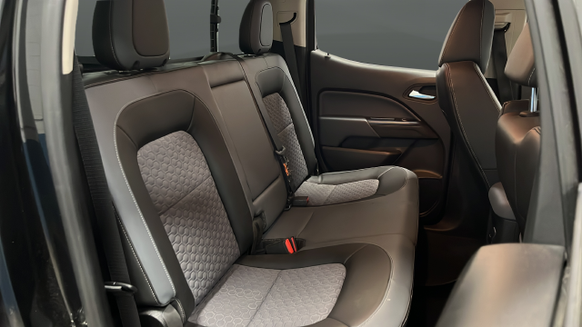 Used 2015 Black Chevrolet Z71 image 24